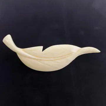 [ 18 ] 아이보리 리프 브로치 레트로 빈티지