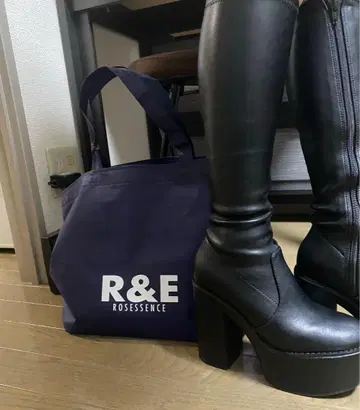 블랙 가죽 플랫폼 롱 부츠