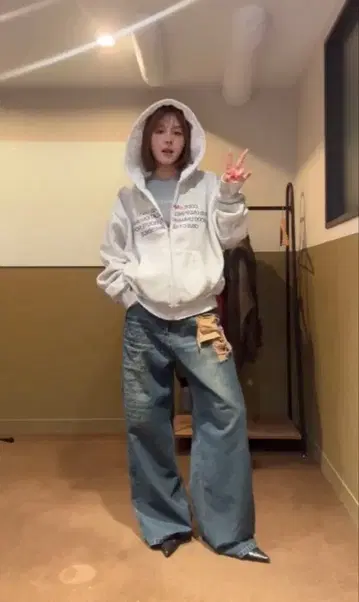 즉시 완판 unmapped Washed out script jeans