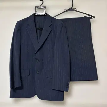다크 네이비 스트라이프 비즈니스 정장 세트