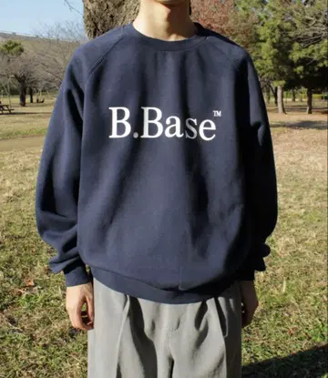 B.Base 맨투맨 네이비
