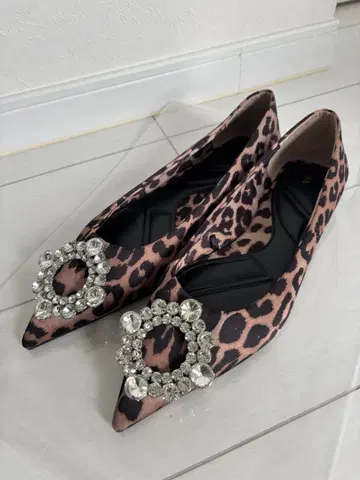 [ 새상품급 ] ZARA 레오파드 무늬 비쥬 장식 플랫슈즈 39