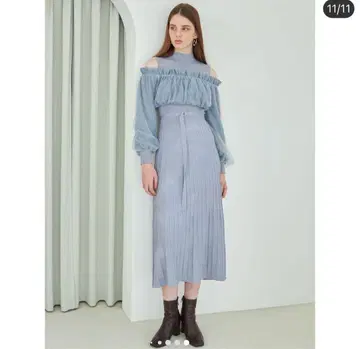 MERCURYDUO 이소재 튤 도킹 오프숄더 니트 원피스 블루