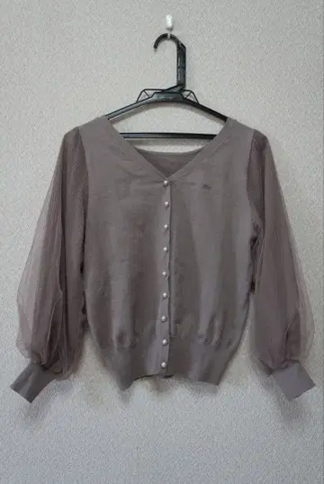 V넥 볼륨 슬리브 니트