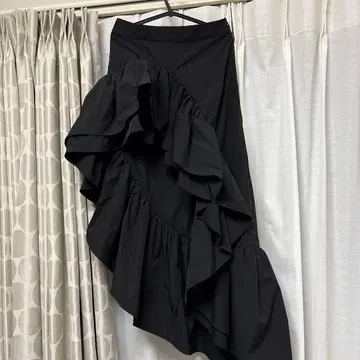 에피 프릴 슬릿 스커트 블랙