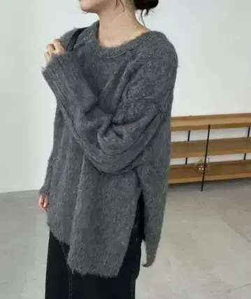 CAPRICIEUX LE'MA 사이드 슬릿 샤기 풀오버