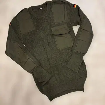 밀리터리 맨투맨 그레이 어깨 국기 디자인