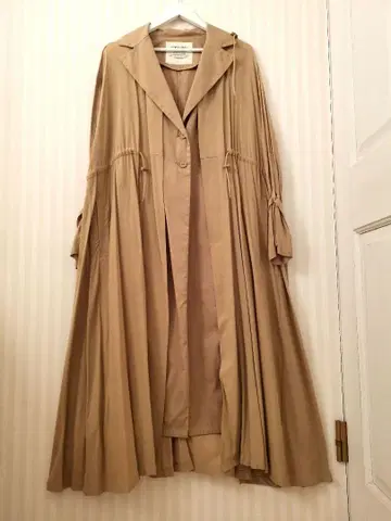 코코딜 베이지 후드 부착 롱 코트