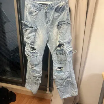 리메이크풍 데미지 데님 팬츠 라이트 블루