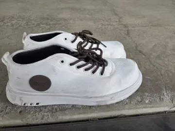 안전화 화이트 브라운 끈 포함 신발