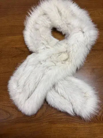 화이트 퍼 롱 스카프