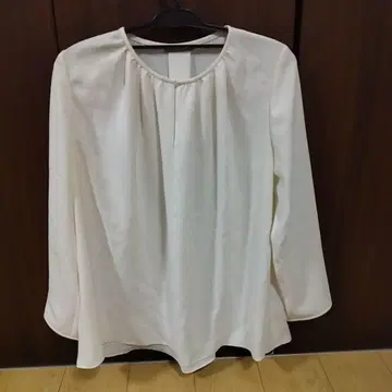 띠어리 루스 화이트 긴팔 블라우스