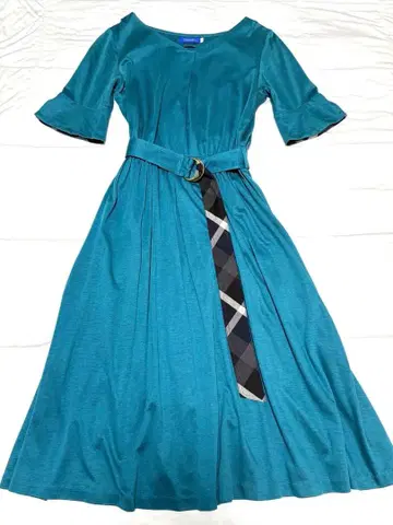 틸 플레어 슬리브 무릎 기장 원피스