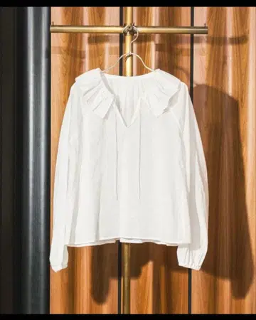 ROSE BUD 프릴 칼라 블라우스