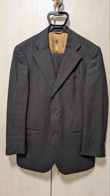 다크 그레이 핀스트라이프 수트 세트 A5 관012