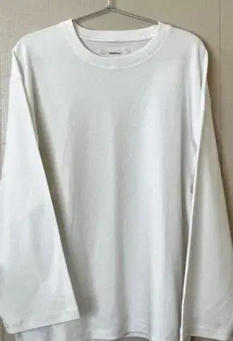 화이트 코튼 긴팔 티셔츠