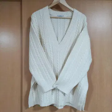 미사용 저널 스탠다드 리룸 케이블 니트 아이보리 V넥