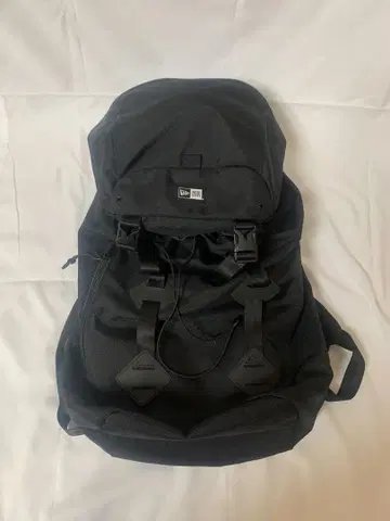 NEW ERA 나일론 소재 블랙 백팩