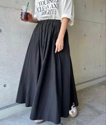 andme 나일론 롱 기장 플레어 스커트 블랙 M 사이즈