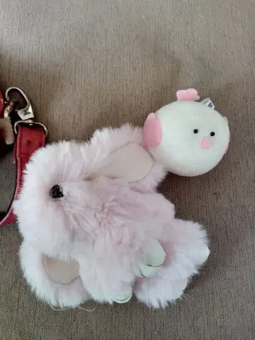 토끼 키링과 새 봉제 인형