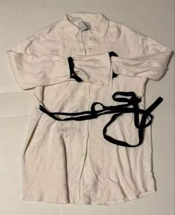 크림색 버튼업 셔츠 허리 리본 포함 TAN