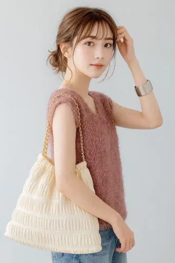 미사용 새상품 어라운드 파우치 포함 개더 체인 백 아이보리