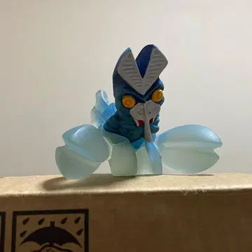 옆집 괴수 발탄 성인, 넘어져서 탈피