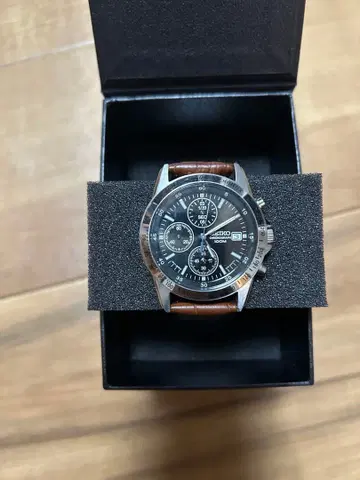 세이코 크로노그래프 손목시계 블랙 작동 양호 예비 벨트 포함.