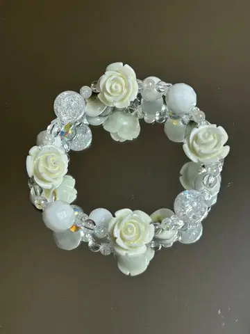 화이트 장미와 화이트 오닉스 파워스톤 팔찌