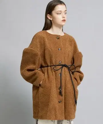 보아 소재 브라운 오버 사이즈 코트