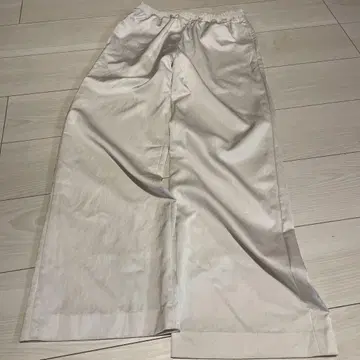 화이트 새틴 팬츠 사이즈 36
