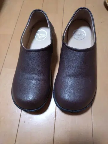 브라운 슬립온 슈즈 합성 피혁