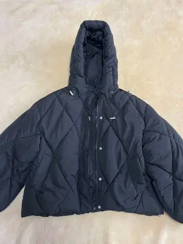 블랙 퀼팅 다운 자켓 후드 부착