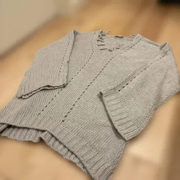 relish 그레이 V넥 니트 스웨터