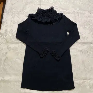 프릴 달린 하이넥 니트