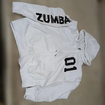 ZUMBA 화이트 후드티