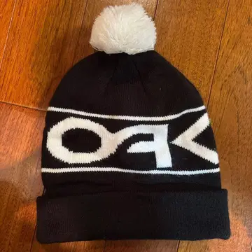 OAK LEY 폼폼 포함 니트 모자