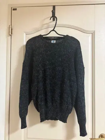 다크 그레이 루즈핏 니트 스웨터