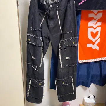 데미지 가공 다크 데님 팬츠