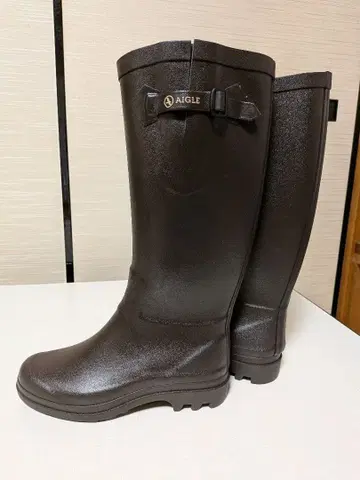 AIGLE 브라운 장화 리본 포함