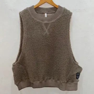 루필리앙 베이지 플리스 보아 크루넥 베스트 새상품