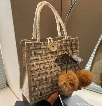 체크 무늬 퍼 달린 숄더백