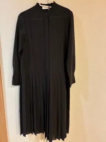 투모로우랜드 플리츠 원피스