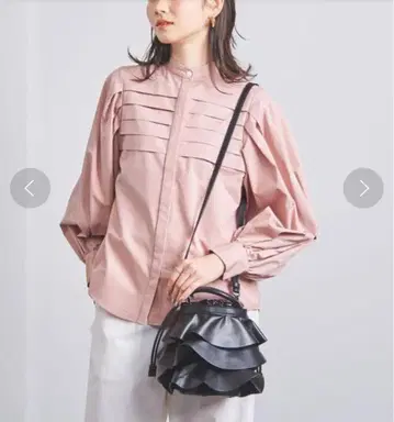 프릴 디자인 블랙 핸드백