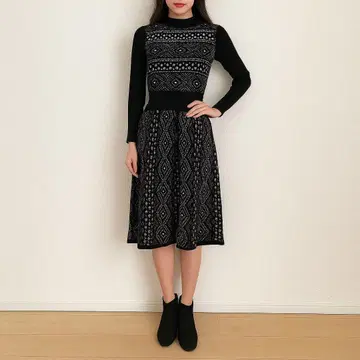 앙데팡당 울 혼방 니트 원피스 무릎 기장 블랙 긴팔 민족 패턴