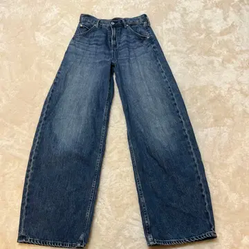 UNIQLO 유니클로 데님 배기 커브진 23