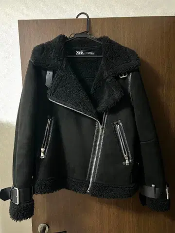 ZARA 블랙 무스탕 코트 라이더스 XS