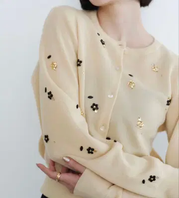 EM 플라워 비쥬 가디건 베이지