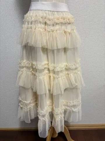 [미사용] [시마무라] 호시나 사쿠라코 프릴 티어드 샤샤 스커트 (크림)