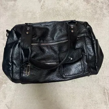 블랙 합성 피혁 숄더백